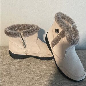 Cozy Khombu Fur-Lined Winter Boots - beige